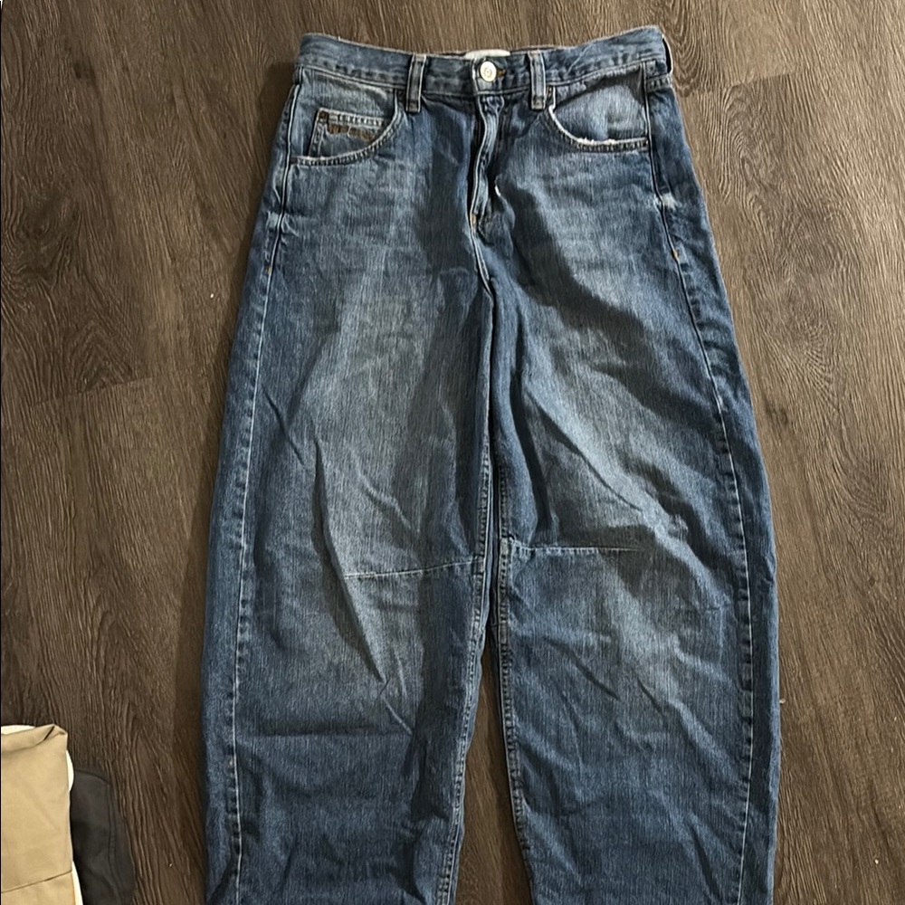 Jeans with adjustable waist